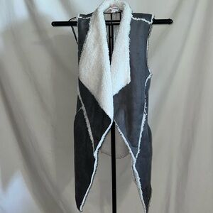 NWOT Lularoe Marlow faux shearling lined vest - small
